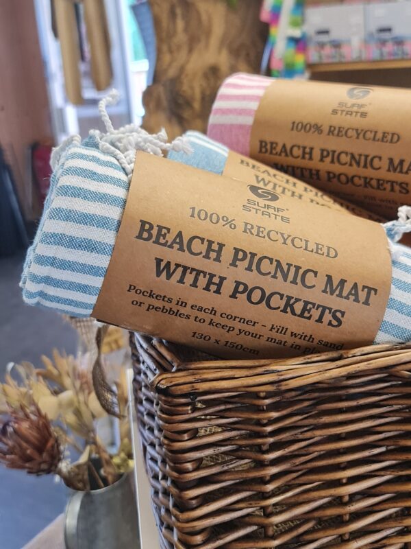 Recycled picnic blanket with pockets