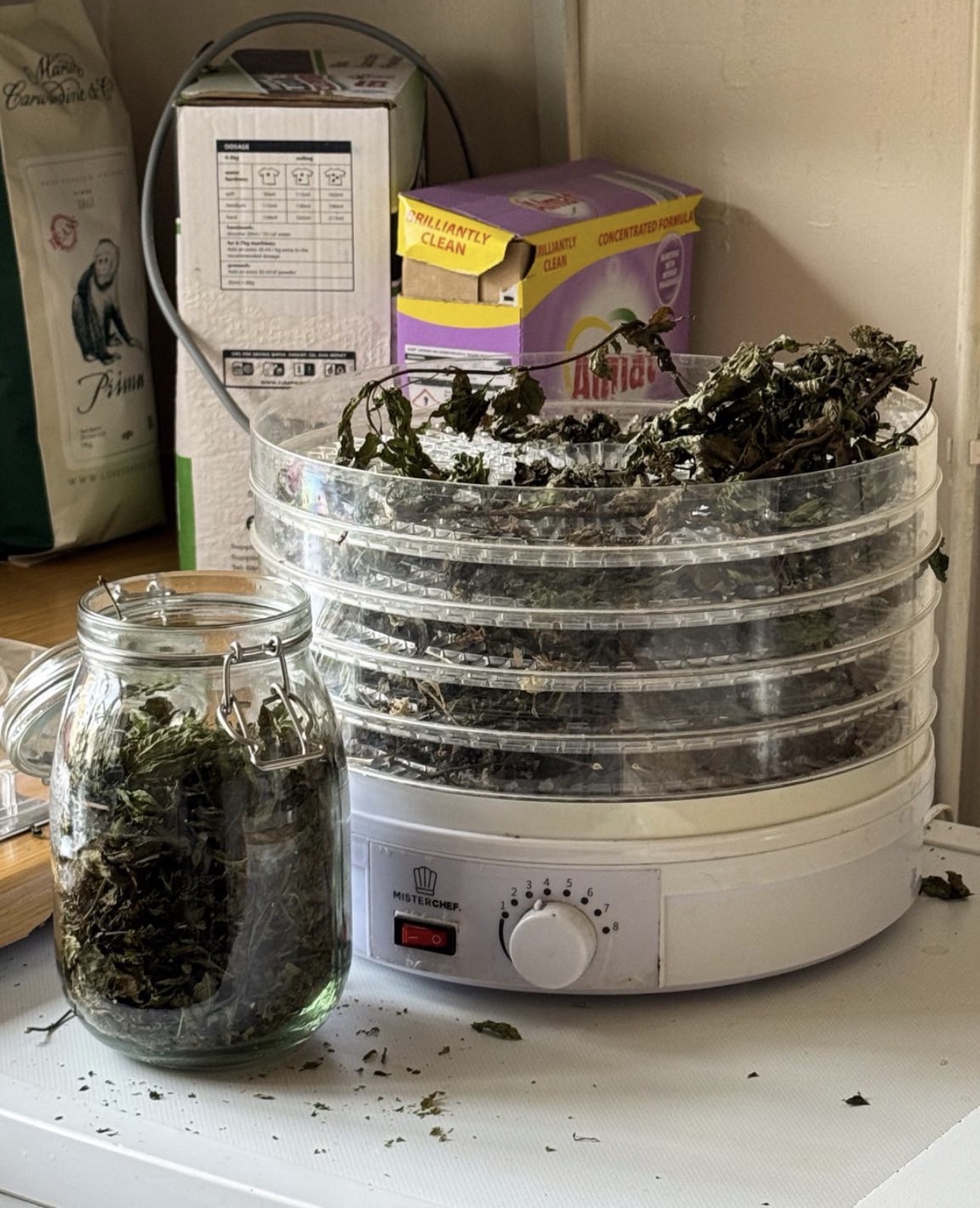 Dehydrated herbs to support animal welfare